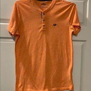 🌷Hollister three button short sleeve t-shirt